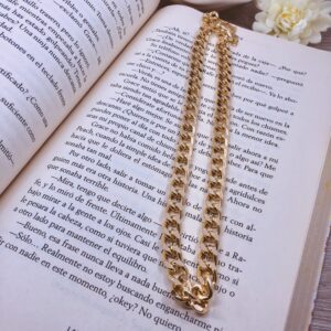 Collar cadena gruesa dorada tipo eslabón