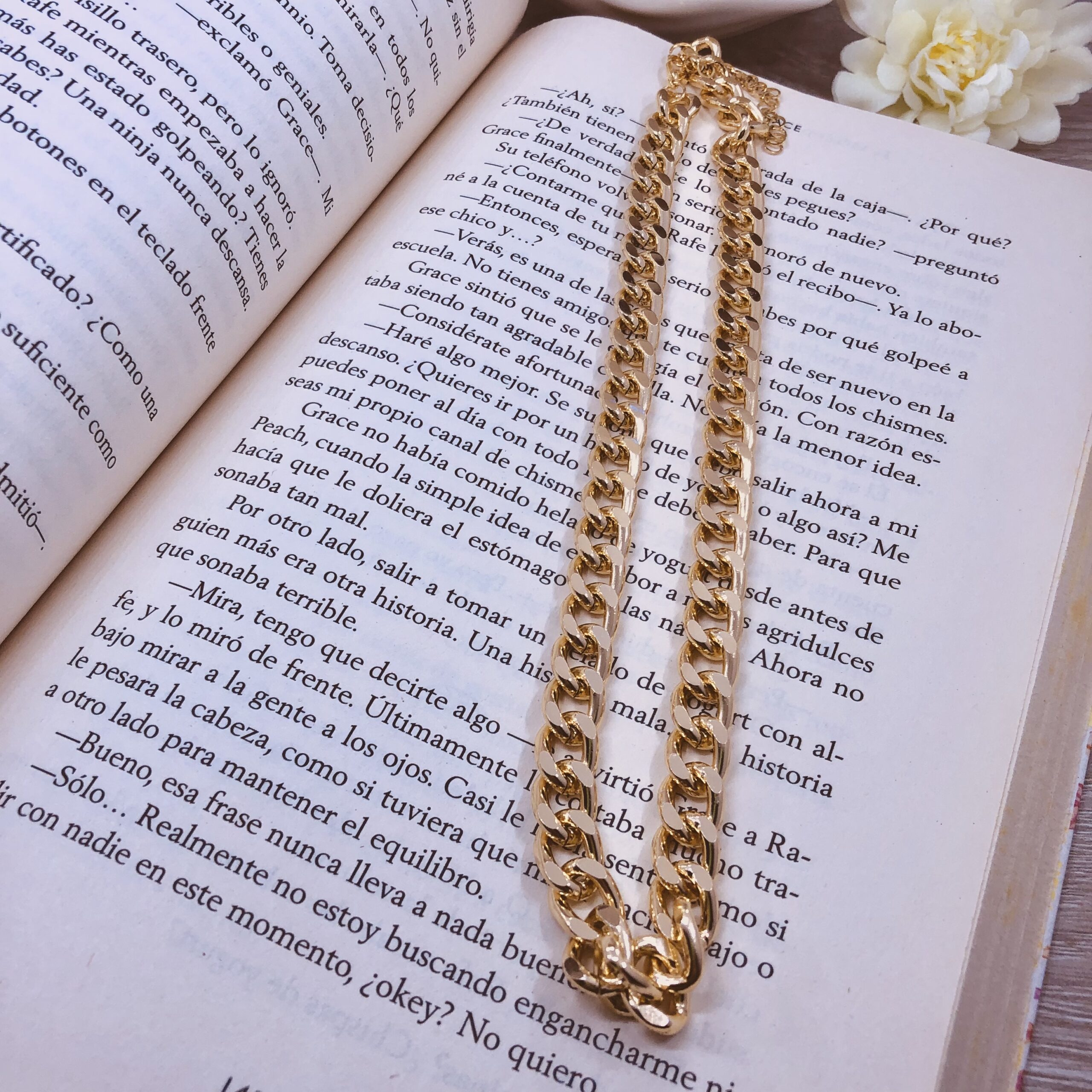 Collar cadena gruesa dorada tipo eslabón