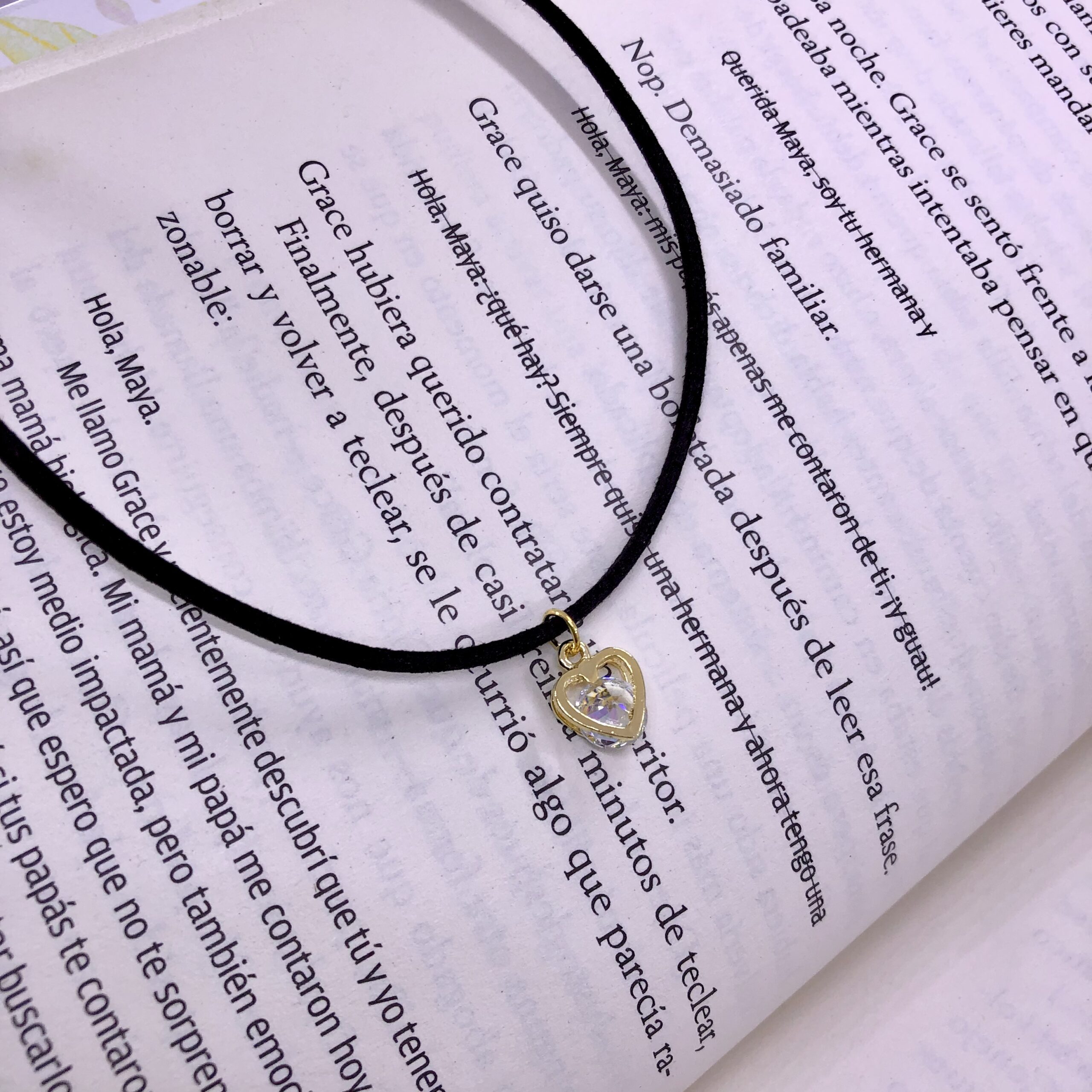 Collar Corazón en Cuerina