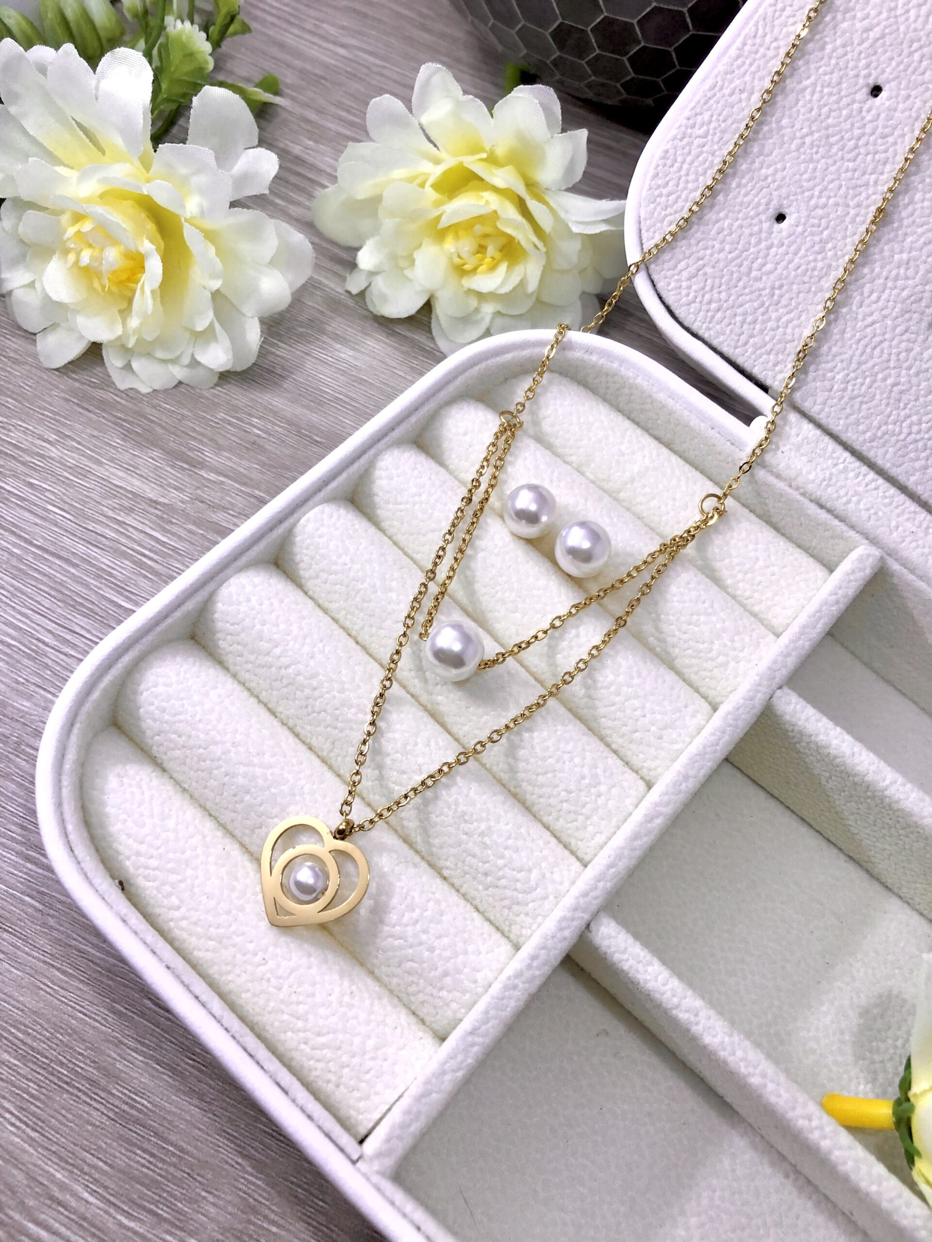 Set perla y corazón: Collar con topos